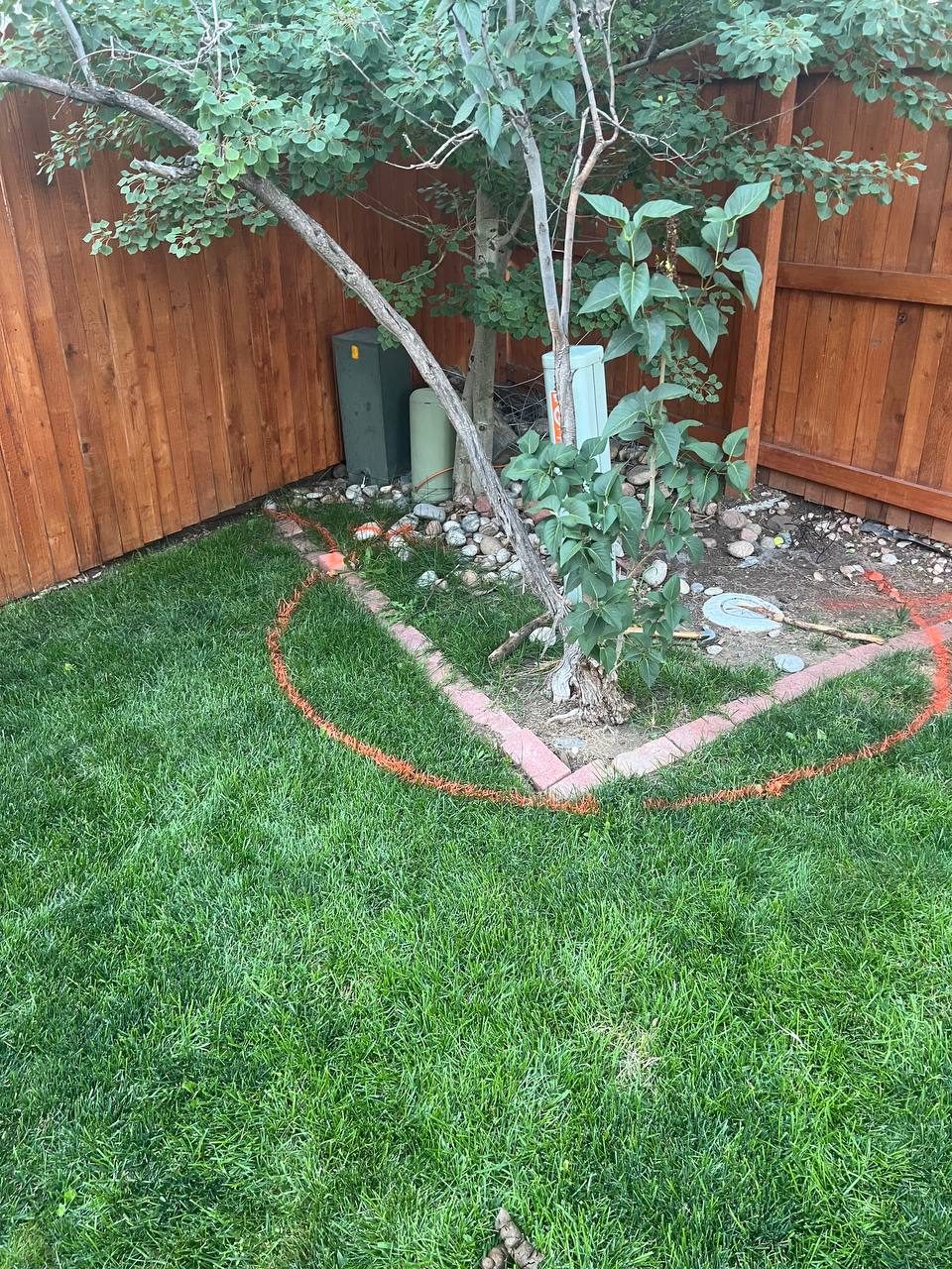 Corner bed retaining wall — design